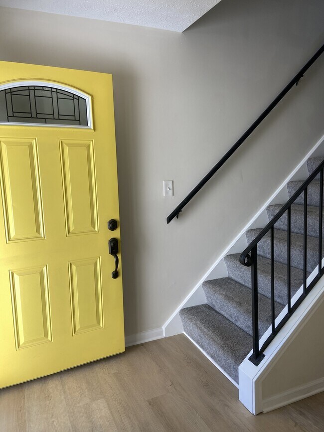 Foto del edificio - 5662 Running Brook Rd