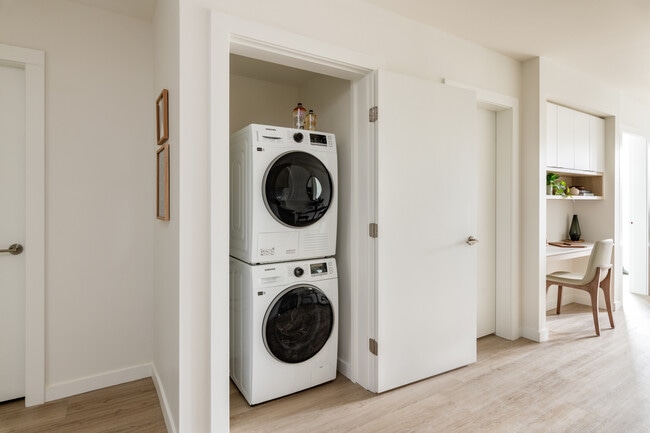 Building Photo - Centra