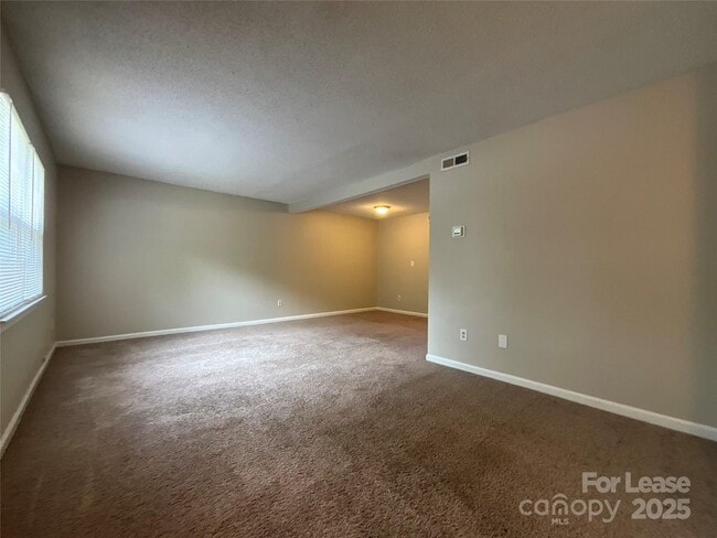 Building Photo - 8913 Hunter Ridge Dr