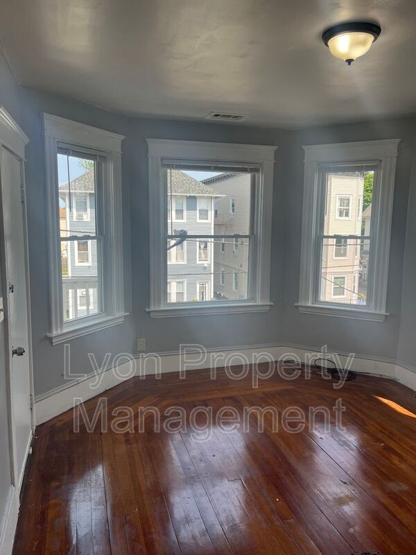 Building Photo - 222 Wood Ave