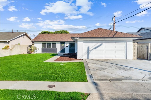 Foto del edificio - 15542 Mayflower Ln