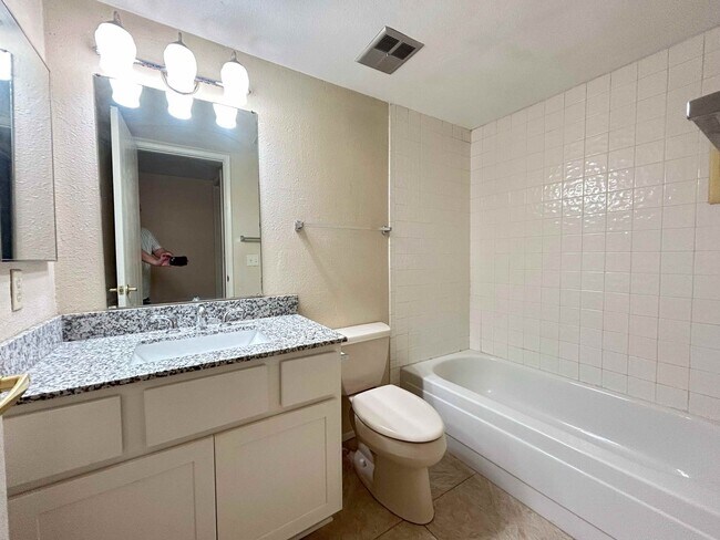 Foto del edificio - GORGEOUS REMODEL! 2 BEDROOM IN POINTS WEST!