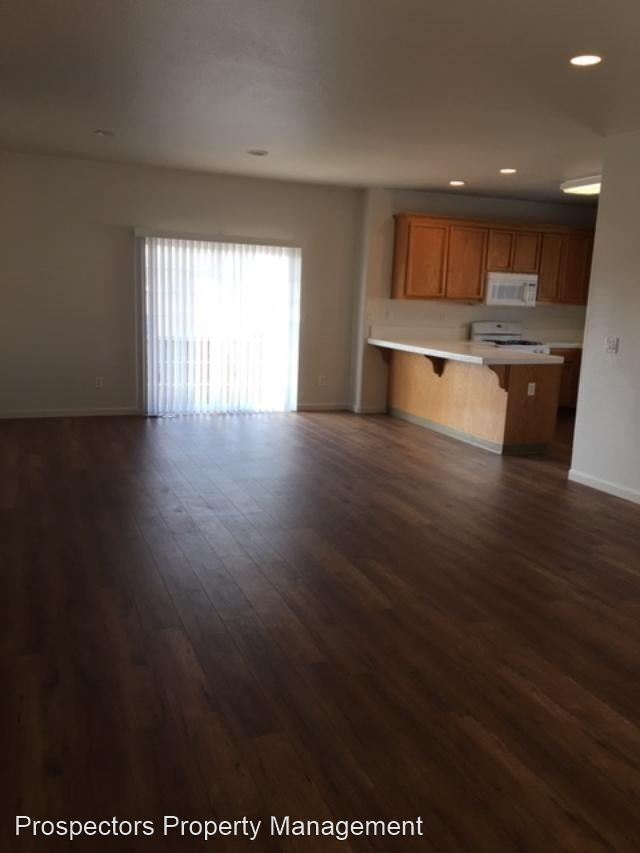 Building Photo - 4 br, 2.5 bath House - 9290 Wren Ave