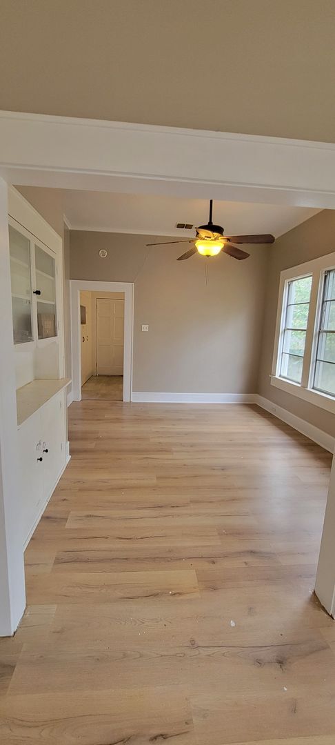 Building Photo - Charming 3 bedroom/1 bath home with high c...