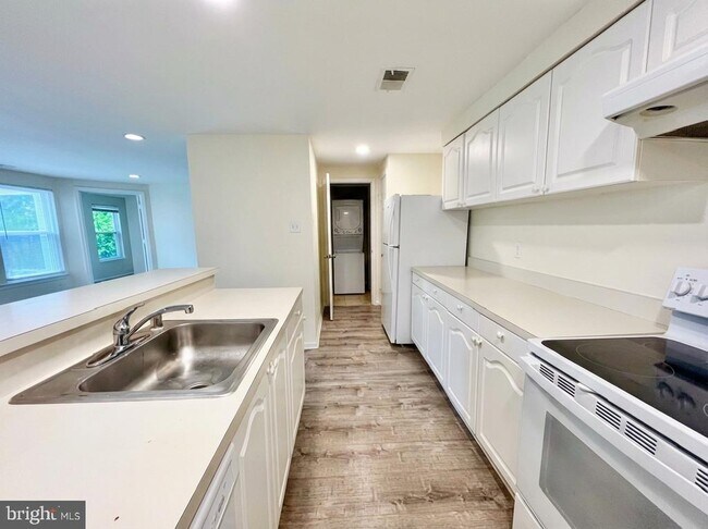 Building Photo - 4342 Pembrook Village Dr