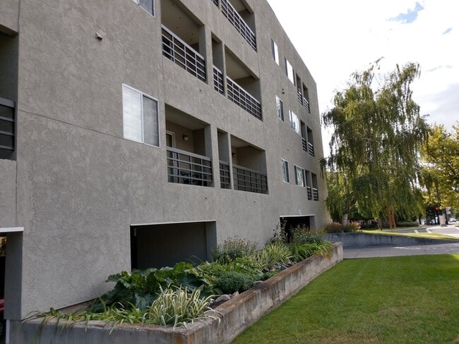 Building Photo - 207 S 600 E