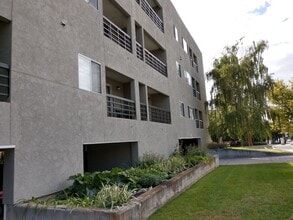 Building Photo - 207 S 600 E