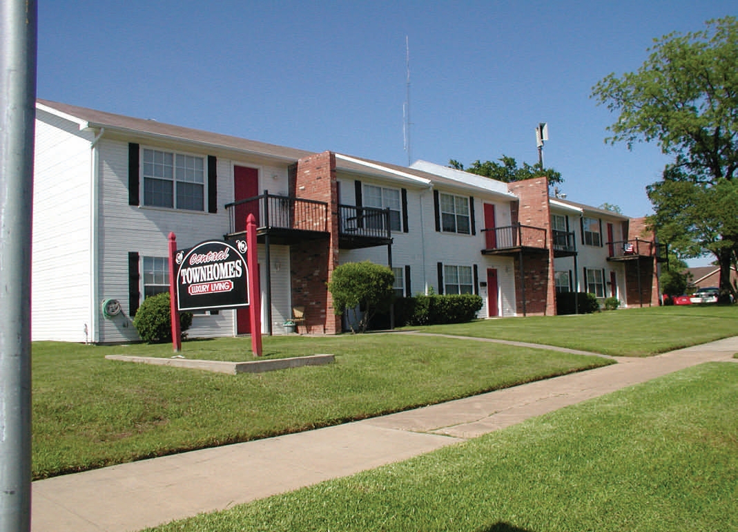 Primary Photo - 705-715 W Crawford St