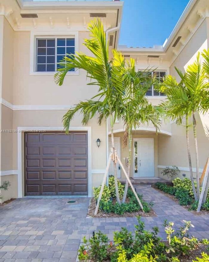 Foto principal - 2664 SW 81st Ter