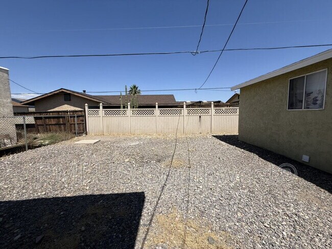 Building Photo - 1386 Lakeside Dr