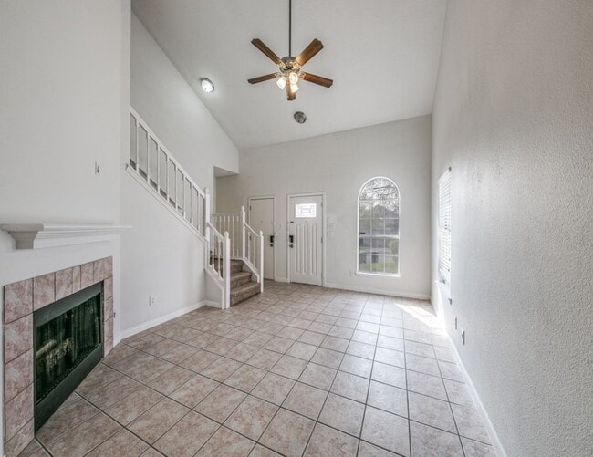 Building Photo - 16606 Winding Oak Dr