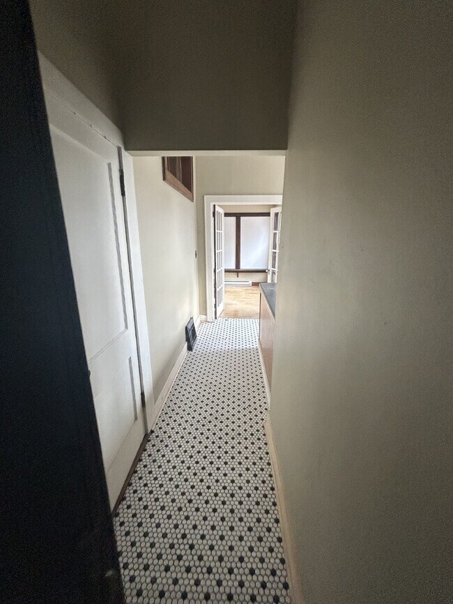 Foto del edificio - Studio apartment available September 1st i...