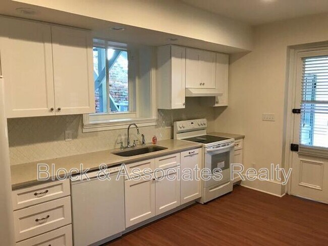 Foto del edificio - 309 E Lane St