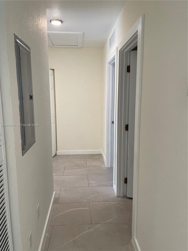 Foto del edificio - 10229 SW 173rd St