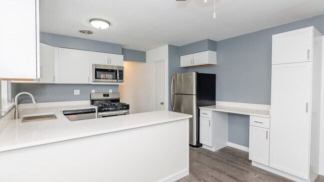 Building Photo - 1329 N Latrobe Ave
