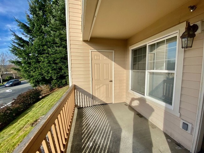 Foto del edificio - Beautiful Condo Within Walking Distance of Downtown Redmond!!