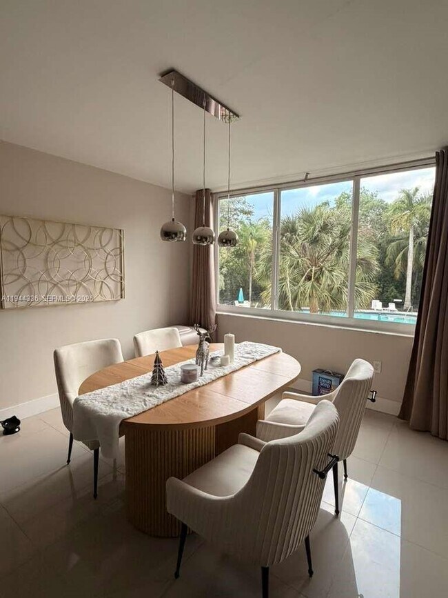 Foto del edificio - 17890 W Dixie Hwy