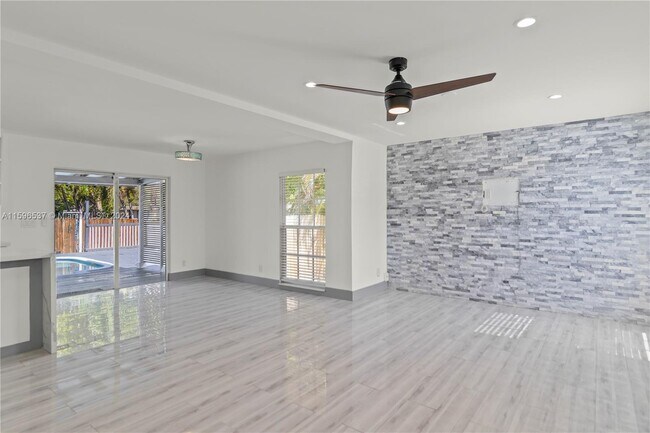 Foto del edificio - 7913 NW 72nd Ave