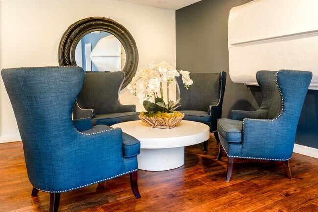 Foto del edificio - Highcroft Manor Apartments Located in Wayzata, MN