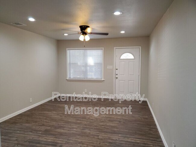 Foto del edificio - 8012 Chaparral Dr