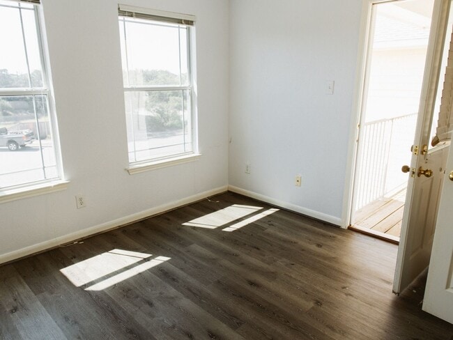 Building Photo - 2 Bedroom Condo in Austin