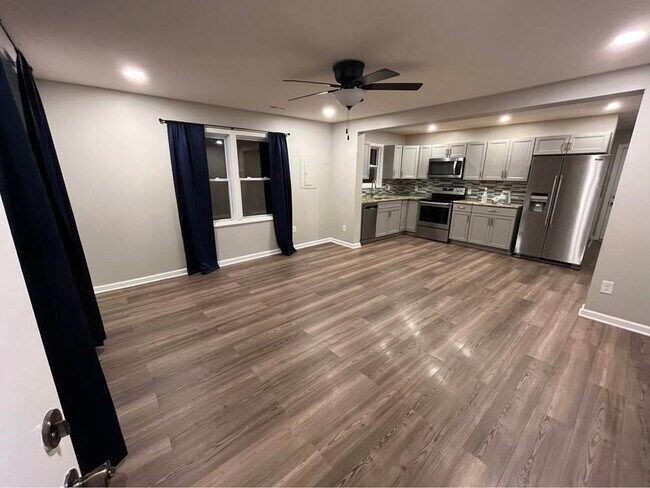 Foto del edificio - 1917 Hughes Ave