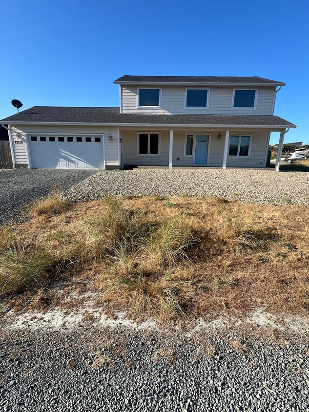 Primary Photo - Beautiful 3 bedroom, 2 1/2 bath House with...