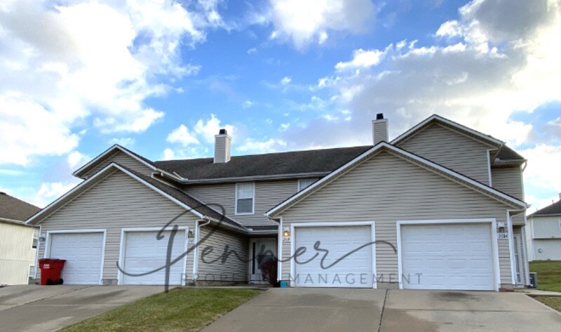 Foto principal - 201-A NE DOGWOOD St