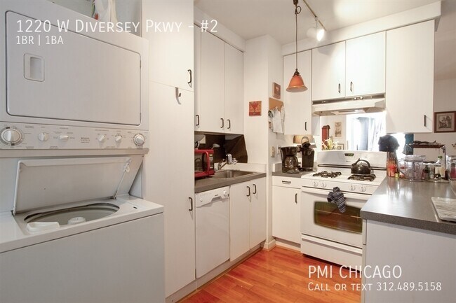 Photo - 1220 W Diversey Pkwy Apartment