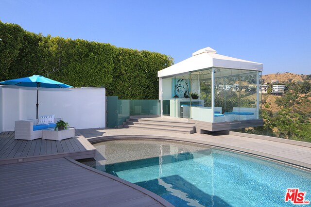 Foto del edificio - 1482 Blue Jay Way