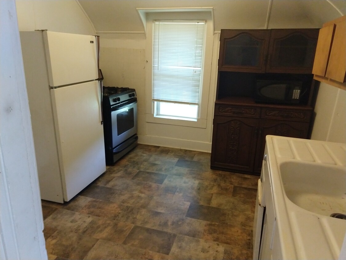 Kitchen - 119 Elm St