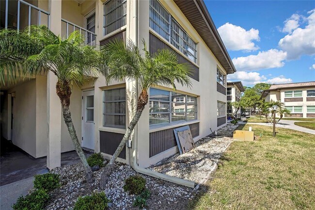 Foto del edificio - 5242 Opal Ln