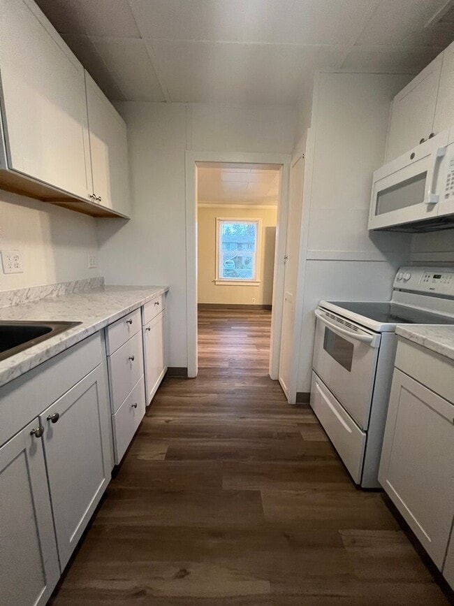 Foto del edificio - Cute, One bedroom duplex in Central Medfor...