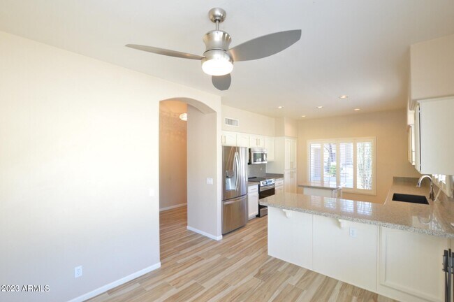 Building Photo - 4753 E Eden Dr