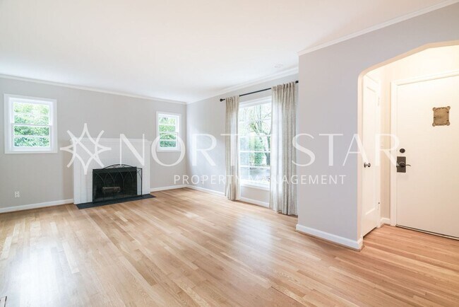 Foto del edificio - Newly Remodeled Lake Oswego Cottage With Lake Access.