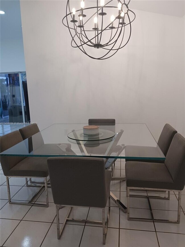 Foto del edificio - 5401 NW 184th St
