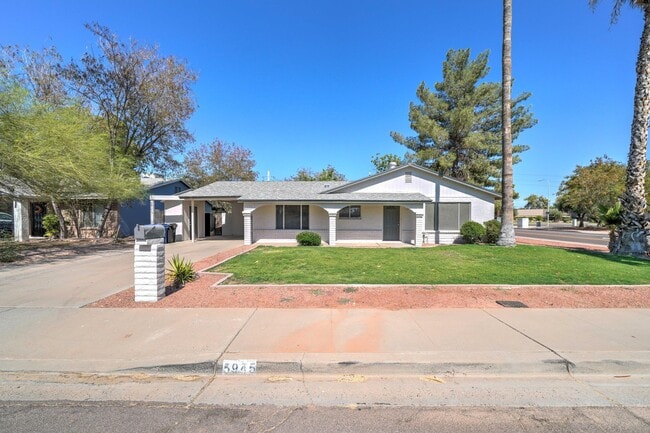 Building Photo - 5945 S Palm Dr