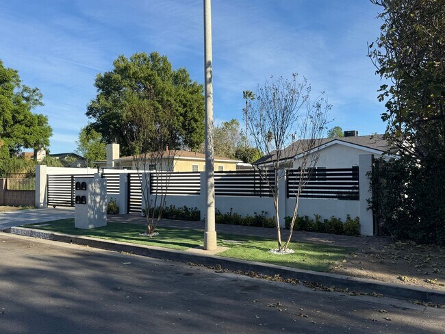 Foto del edificio - Secluded 3/2 in the heart of Sylmar