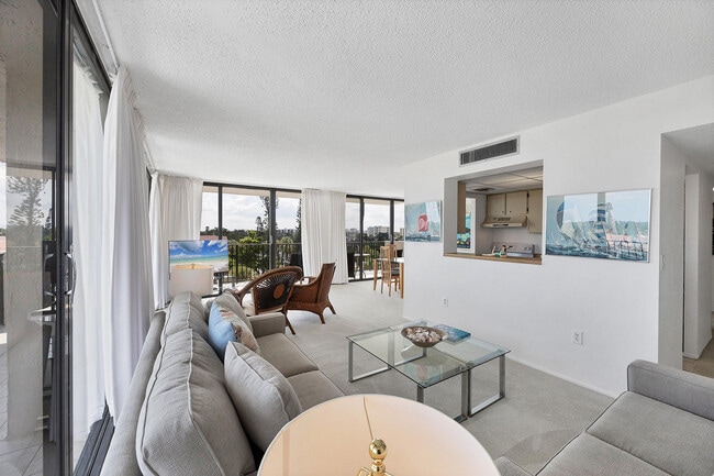 Foto del edificio - 1055 Beach Rd