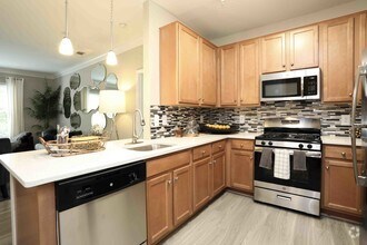 2BR, 2BA - 1,059 SF - The Point at Herndon