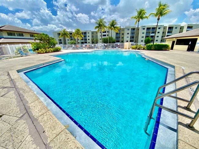Foto del edificio - 8145 NW 7th St