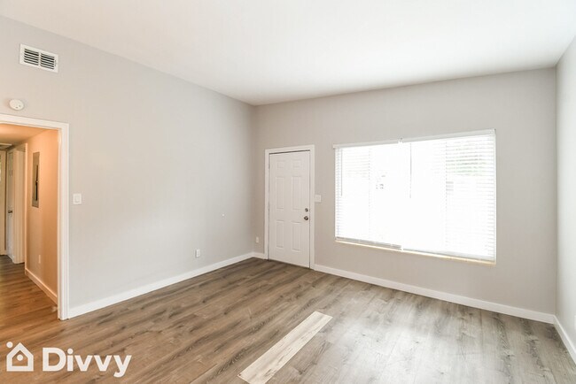 Foto del edificio - 10329 Elmhurst Dr
