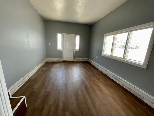 Foto del edificio - 4 bed 2 bath now available