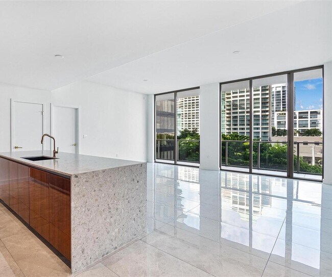Foto del edificio - 2678 Tigertail Ave