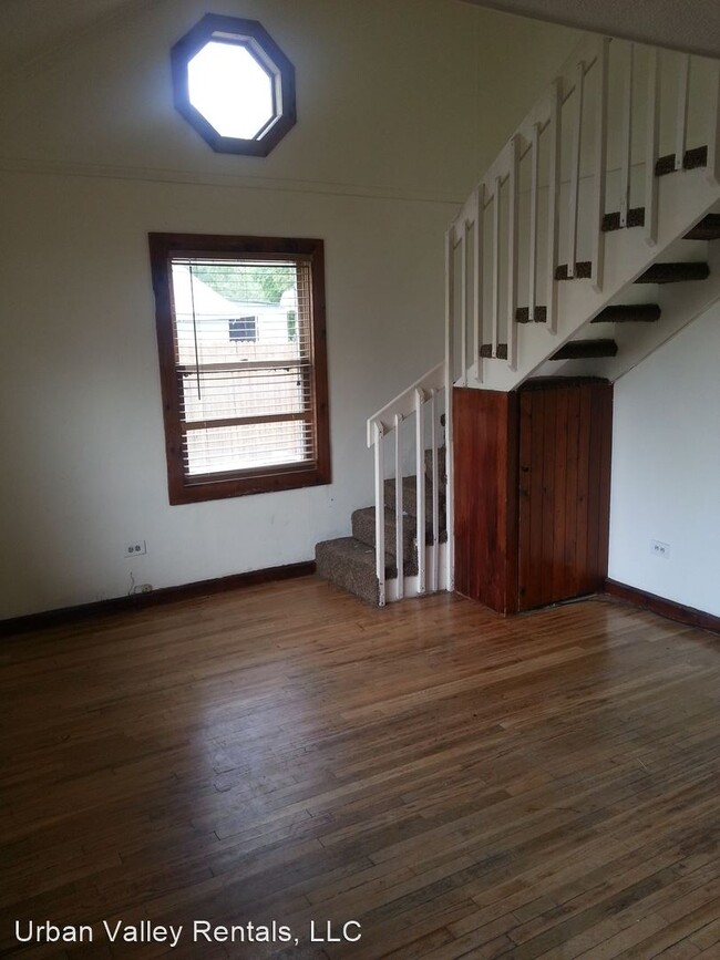 Building Photo - 3 br, 1 bath House - 604 East Mansfield