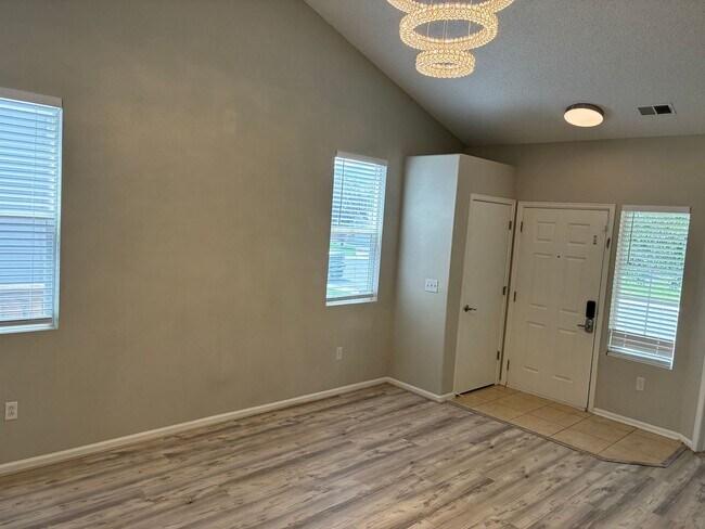 Foto del edificio - 3 Bedroom 2 Bathroom Ranch Style Home!