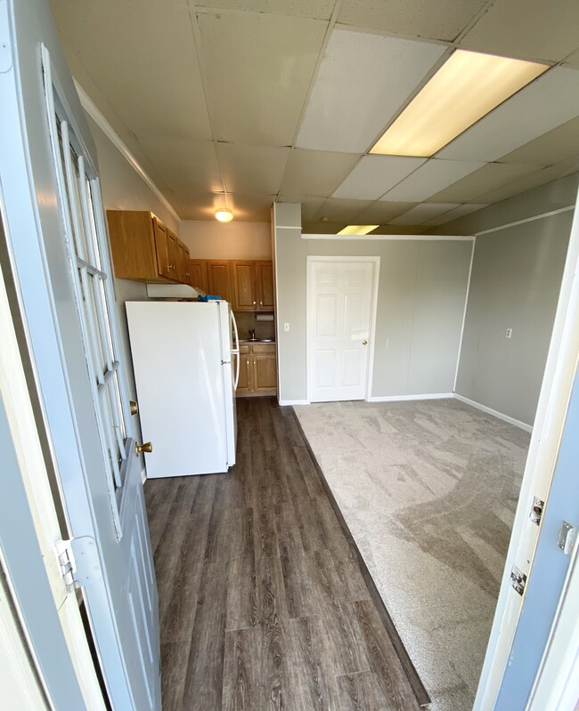 Kitchen/ Living room - 1 Center St