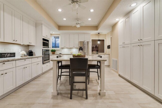 Foto del edificio - 915 Cranberry Hill Ct