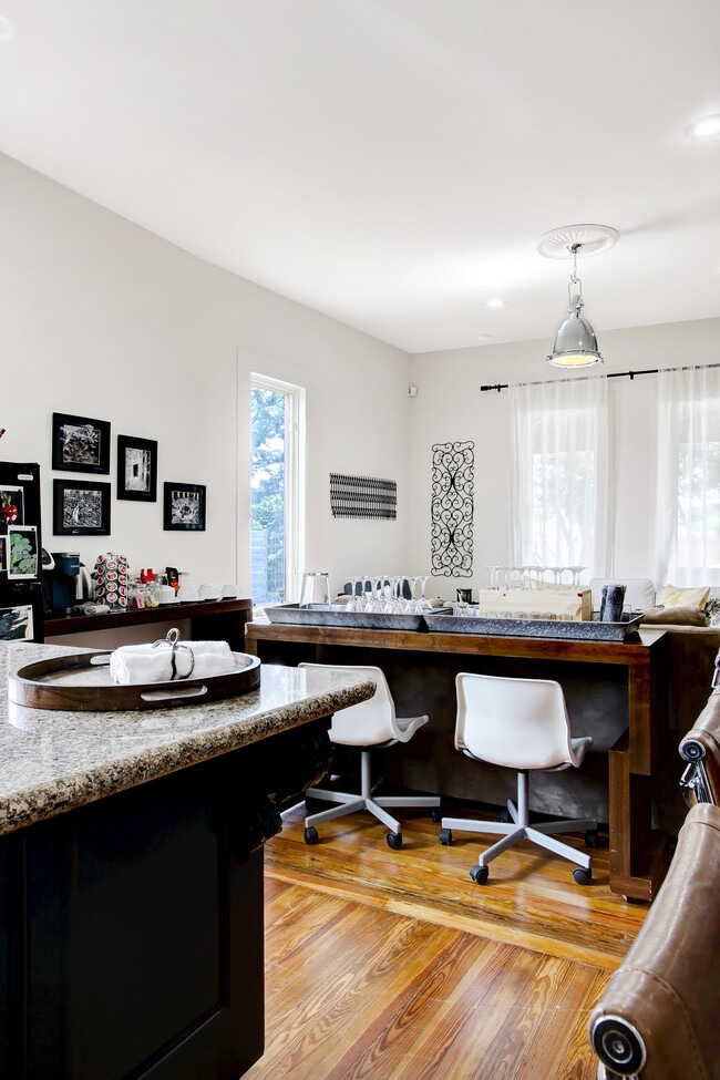 Foto del edificio - 120 Shadrach St