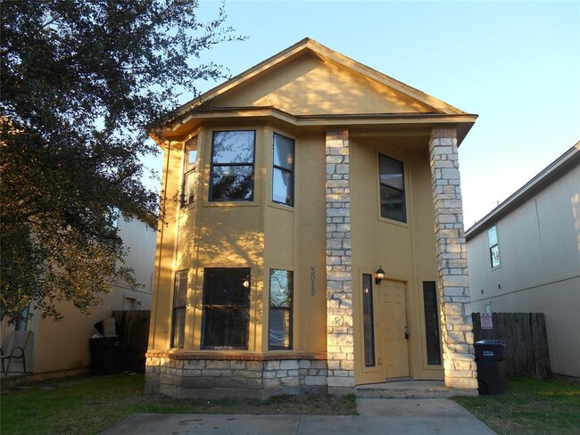 Building Photo - 3013 La Estancia Ln